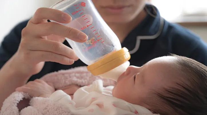 Ilustrasi susu formula bayi 6 bulan.