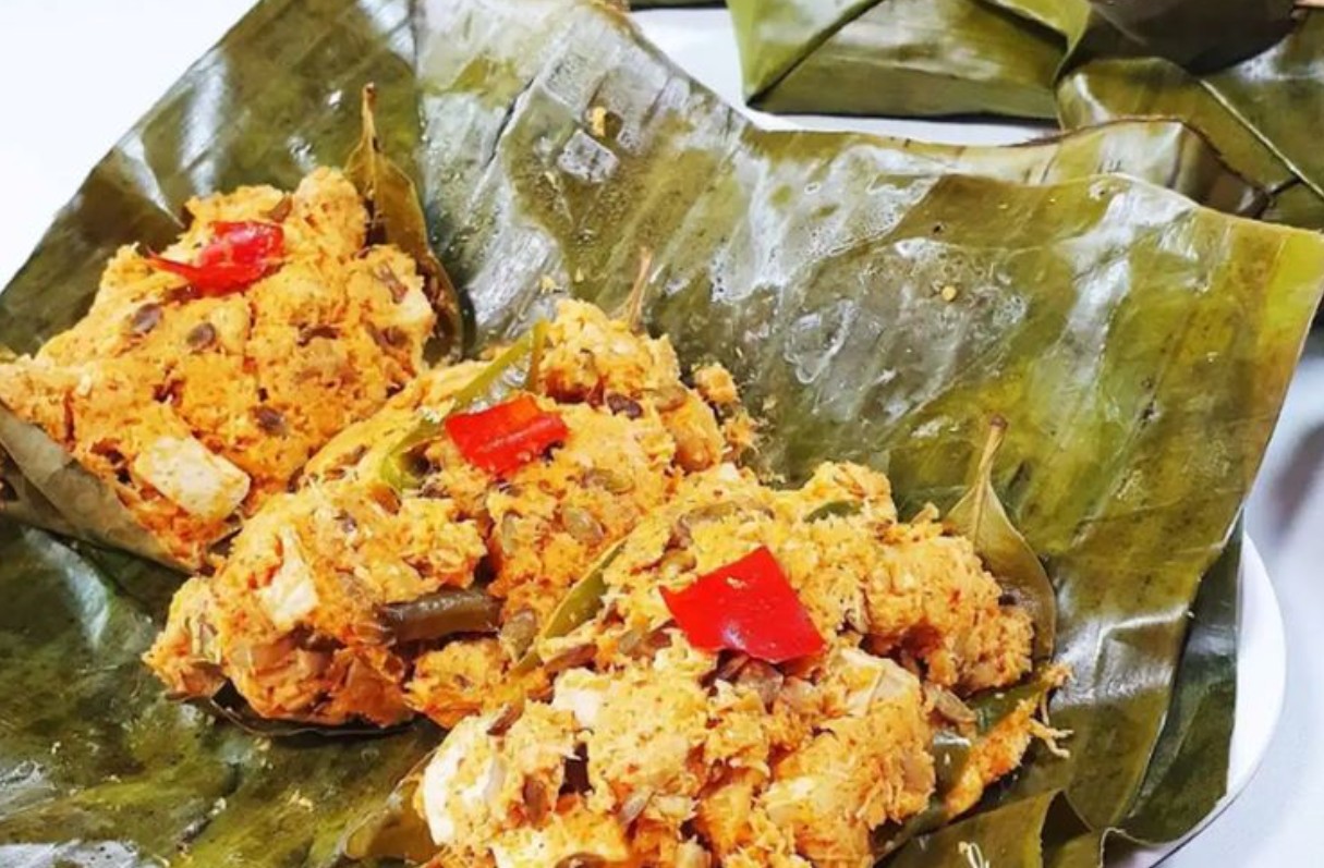 Botok tahu tempe.