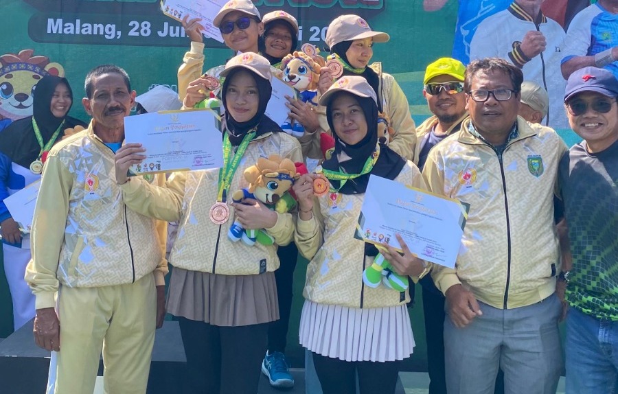 Para atlet cabor tenis mampu menyumbang satu medali emas dan dua perunggu dalam Porprov Jatim lalu. FOTO: PELTI KOTA MADIUN