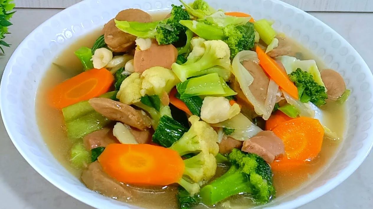 Ilustrasi resep capcay kuah yang sehat, enak, dan bergizi.