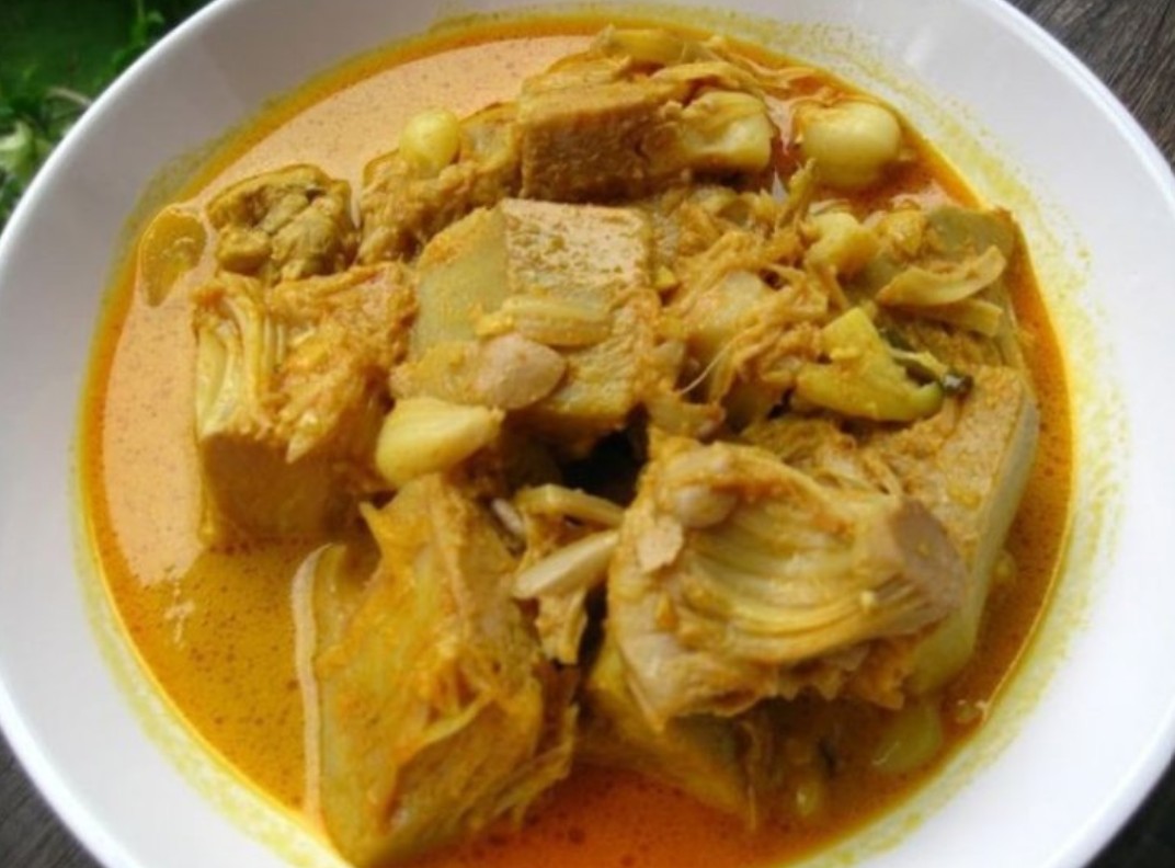 Gulai nangka ala masakan Padang.