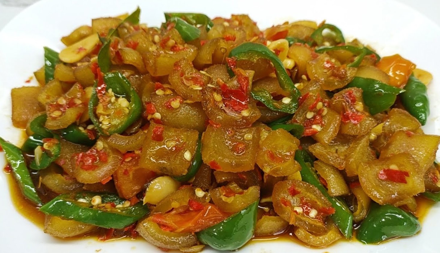 Tumis kikil gurih dan pedas.