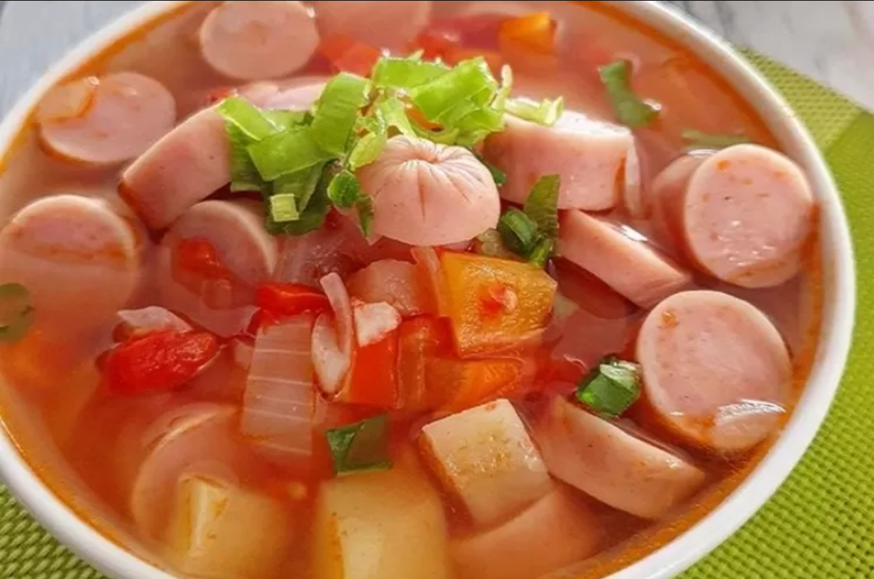 Bosan sama sop ayam? Coba sop sosis ini, rasanya lebih gurih dan praktis banget buat menu harian!
