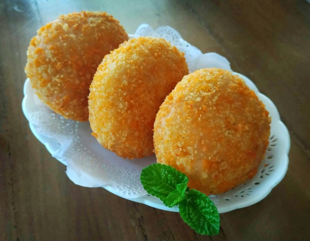 Roti goreng isi abon sapi ini mudah dibuat, disukai banyak orang.