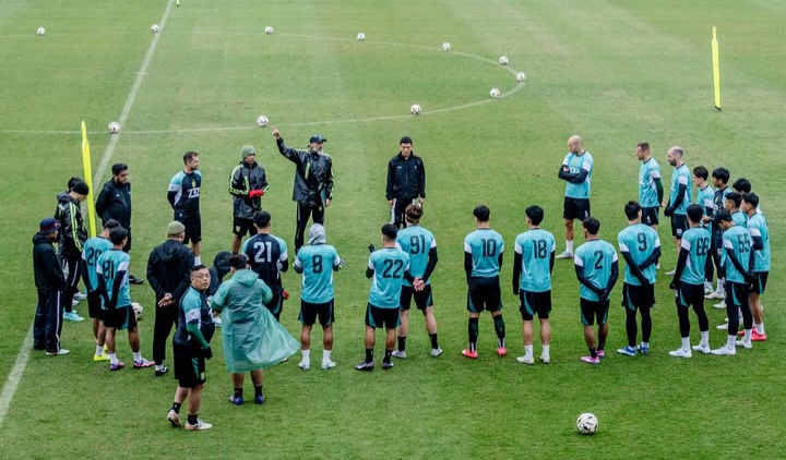 Persiapan akhir skuad Persebaya jelang pertandingan.