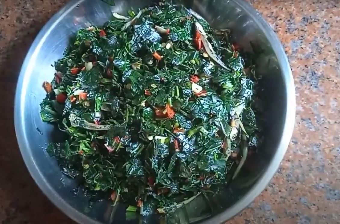 Oseng daun sembukan.