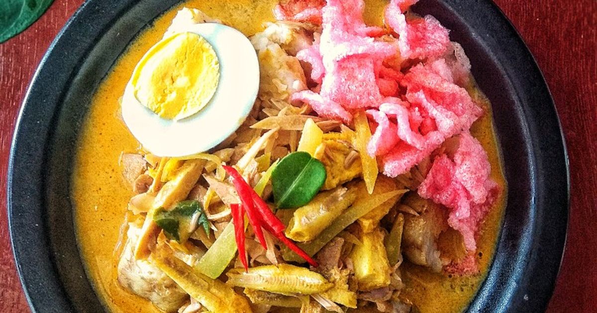 Ilustrasi Lontong Sayur Padang Kuah Gulai