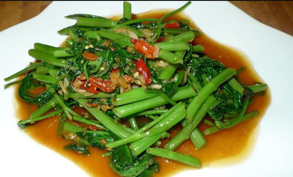 Bosen sama tumis kangkung yang gitu-gitu aja? Cobain versi taosi ini! Rasanya gurih-asin khas, cocok banget buat pecinta rasa autentik.&nbsp;