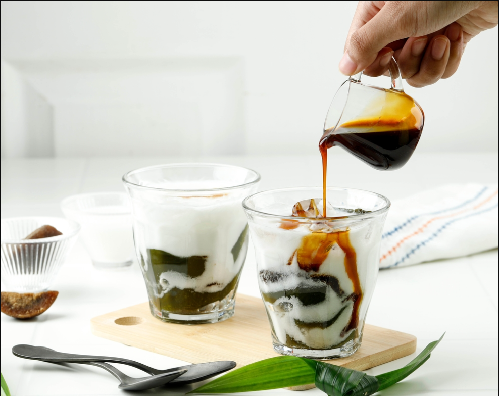 Panas-panas gini, enaknya seruput Cincau Susu Gula Merah dingin! Segernya kebangetan!&nbsp;