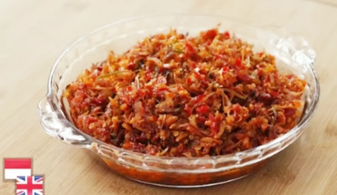 Sambal teri kecombrang ala Devina Hermawan ini pedas, gurih, wangi, dan tahan lama.