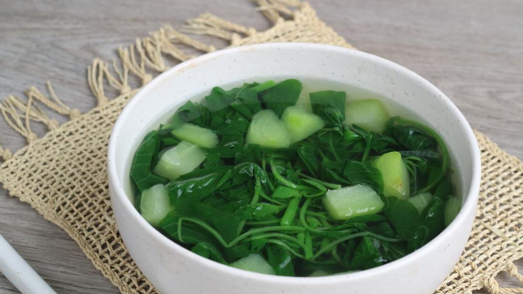 Resep sayur bening bayam jagung cocok menjadi menu harian favorit!