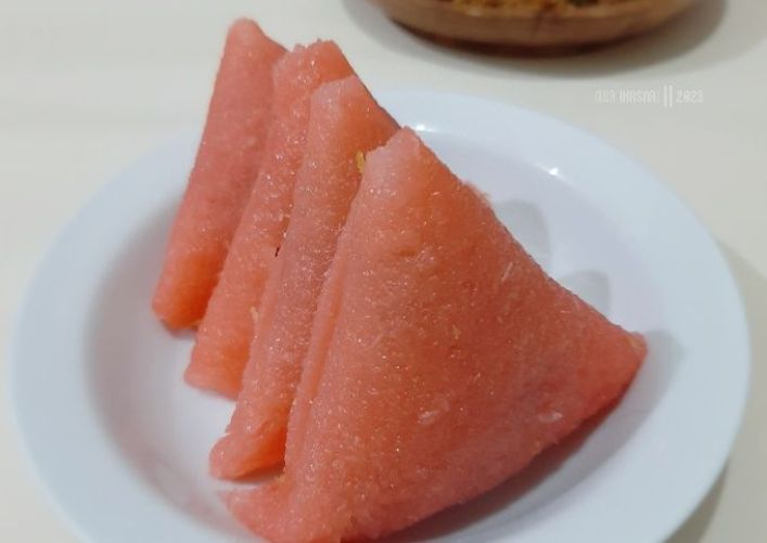 Ilustrasi kue gelombang samudra khas Banyumas yang lezat.