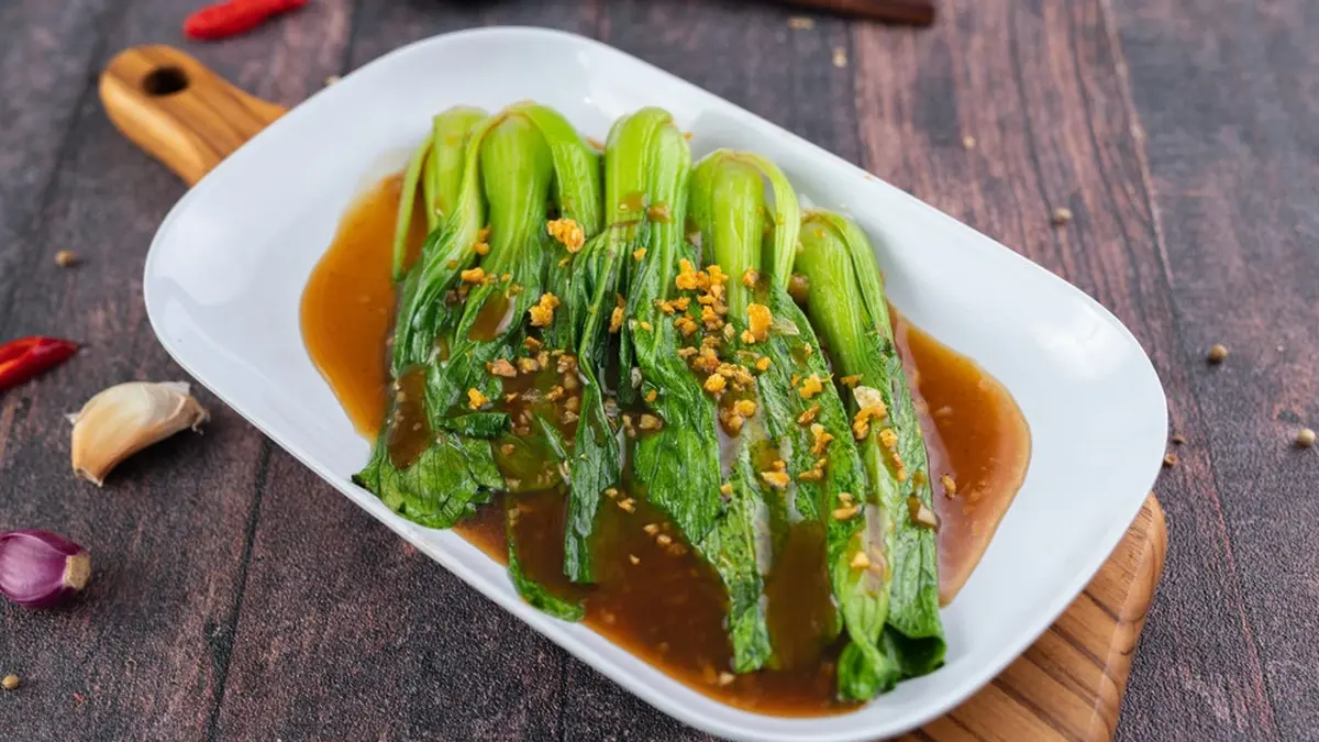 Ilustrasi Pakcoy Bawang Putih