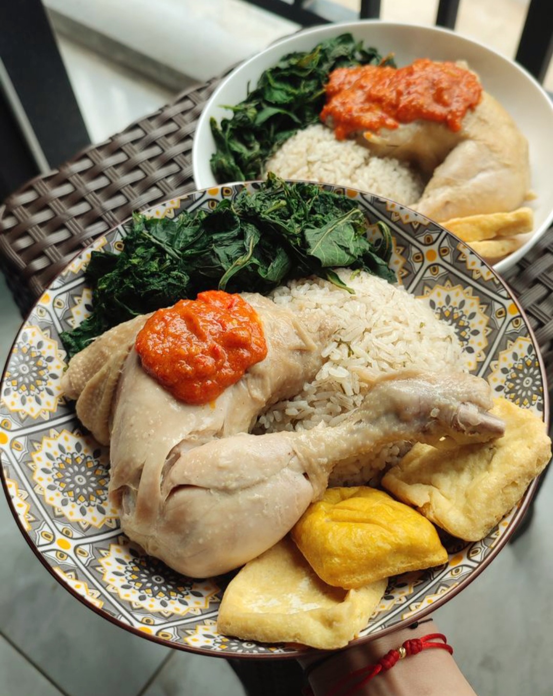 Ayam pop Padang gurih dan lembut ala rumah makan Minang.