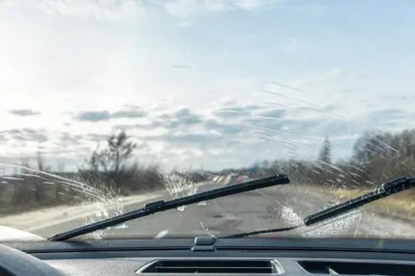 Ilustrasi air wiper untuk mobil.