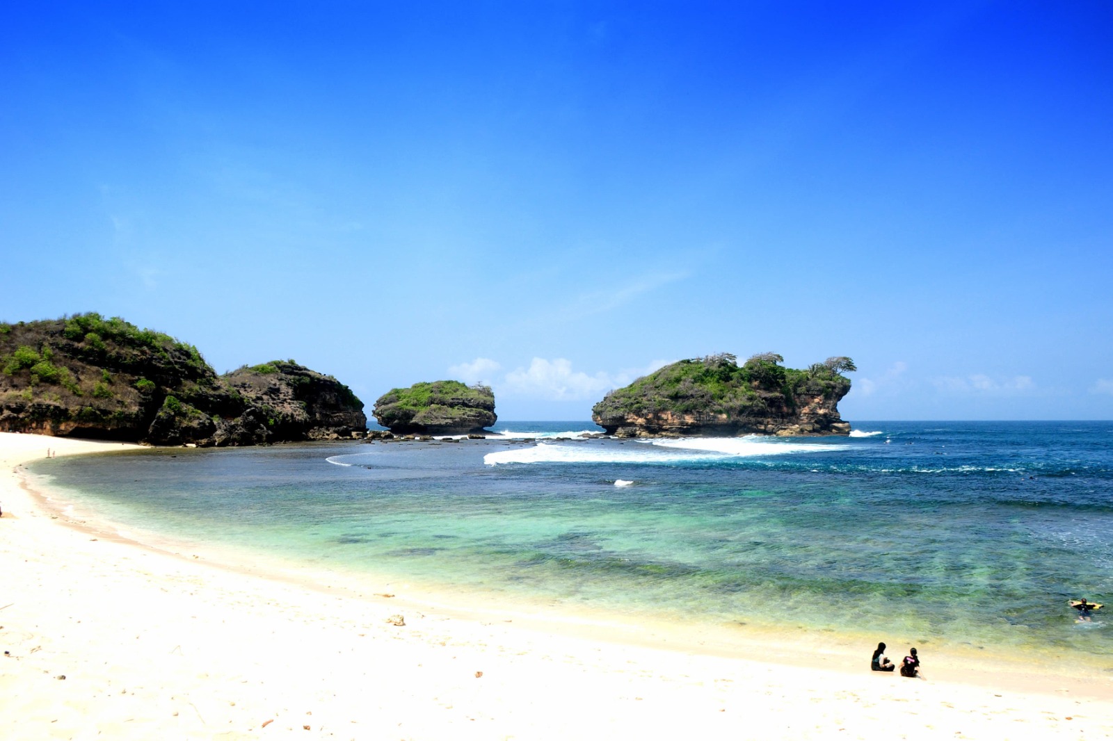 Pantai Watukarung, Kecamatan Pringkuku, jadi salah satu sumber PAD sektor pariwisata. DOK RADAR PACITAN
