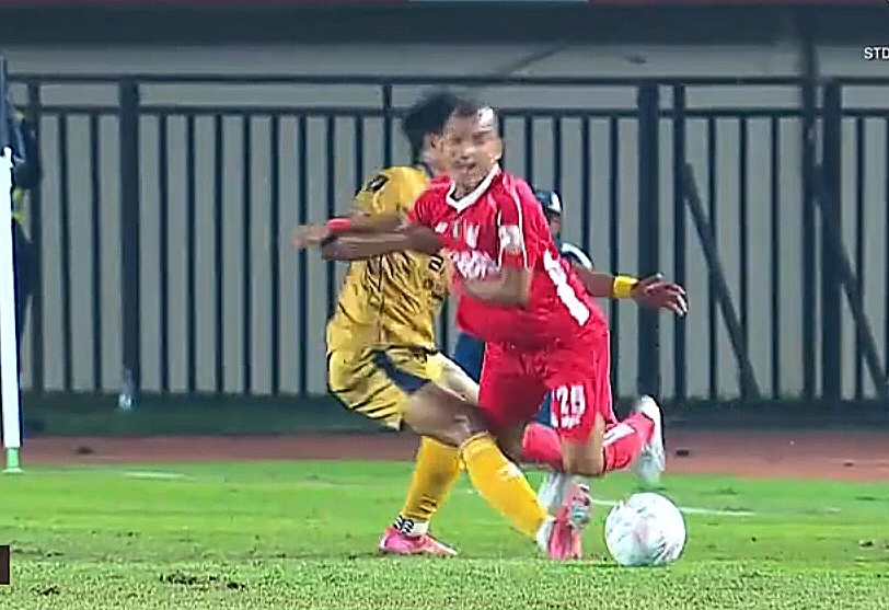 Duel Riko Simanjuntak vs Edo Febriansyah.