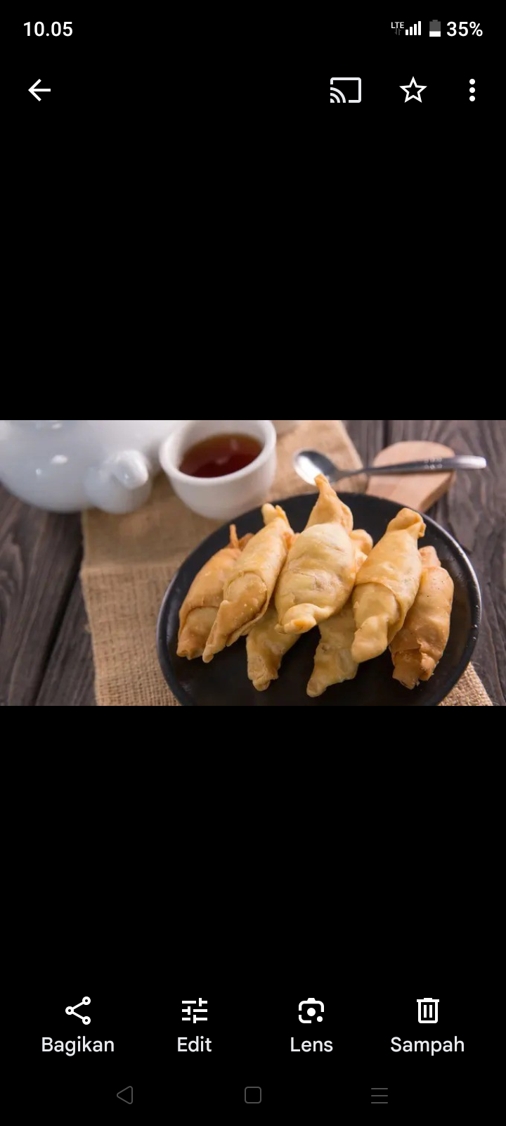 Lezatnya molen mini isi pisang sebagai camilan keluarga.