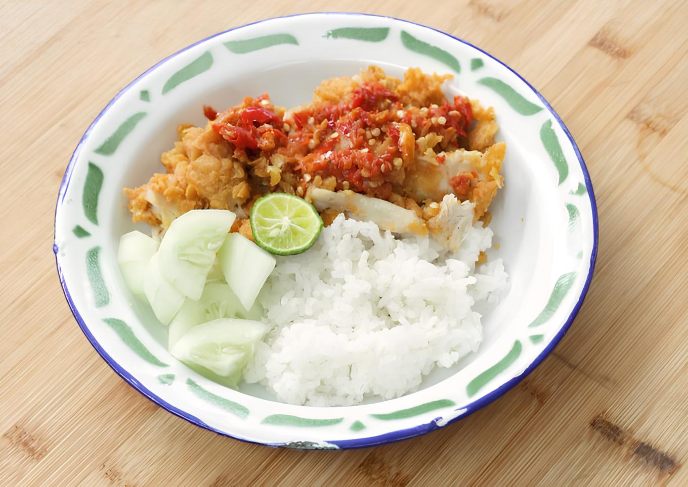 Ayam geprek.