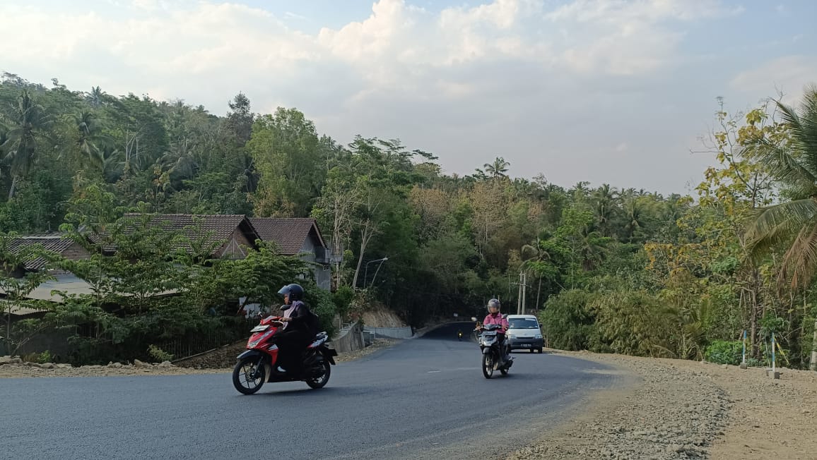 BBPJN berencana melakukan penyesuaian trase pada ruas Jalan Raya Pacitan&ndash;Solo. FOTO: NUR CAHYONO/JAWA POS RADAR PACITAN