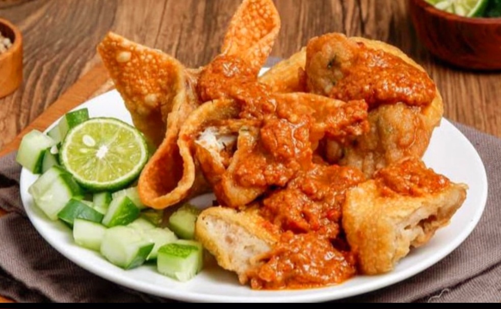 Saus kacang batagor dan siomay ini bisa tahan berminggu-minggu di freezer.