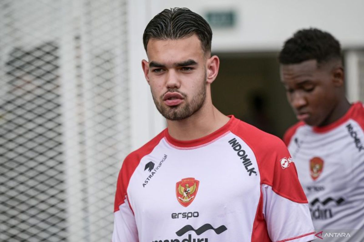 Jens Raven cetak 5 gol di babak 1.