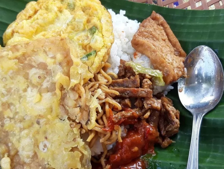 Ilustrasi nasi jotos yang sederhana tapi rasa luar biasa.