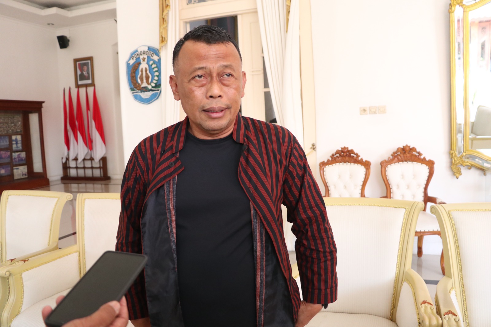 Bupati Ponorogo Sugiri Sancoko menggelar rapat bersama penanganan wabah wereng kemarin (15/7). FOTO: SUGENG DWI N./JAWA POS RADAR PONOROGO