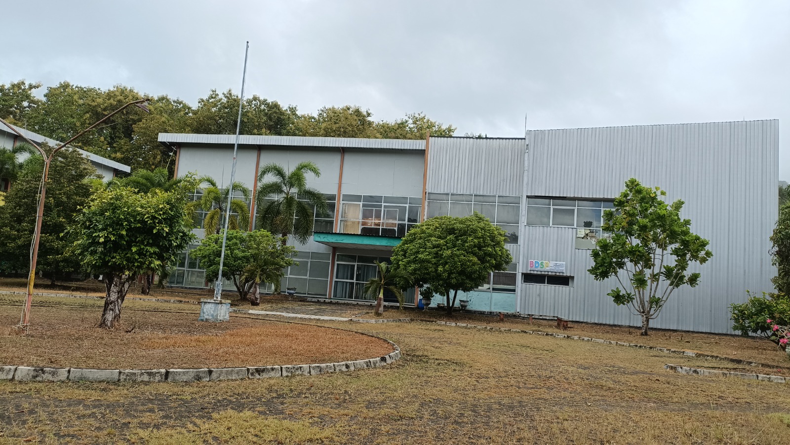 Gedung Balai Latihan Kerja (BLK) Pacitan bakal dijadikan sebagai tempat pembelajaran yang baru untuk penempatan tambahan kuota siswa Sekolah Rakyat. NUR CAHYONO/JAWA POS RADAR PACITAN