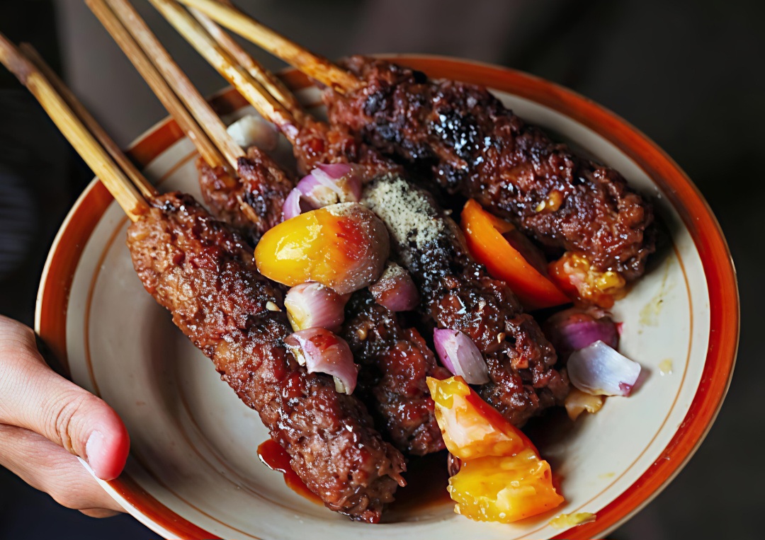Sate buntel khas Solo ini beda dari sate biasa.