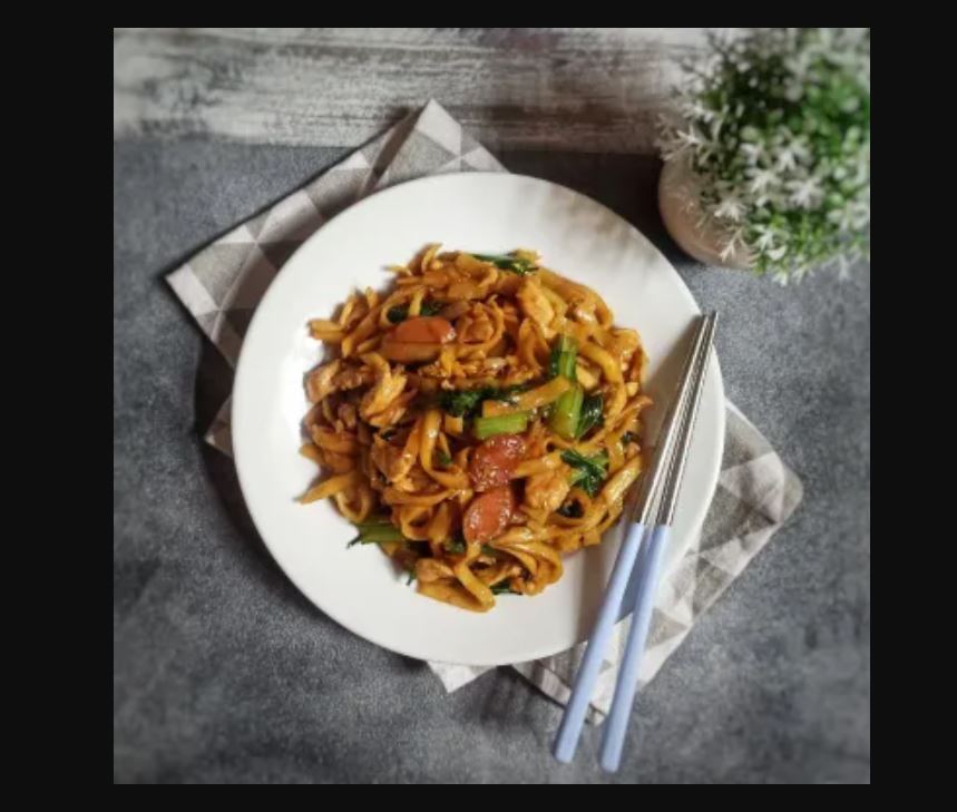 Siapa yang nggak ngiler sama kwetiau goreng ala Solaria?