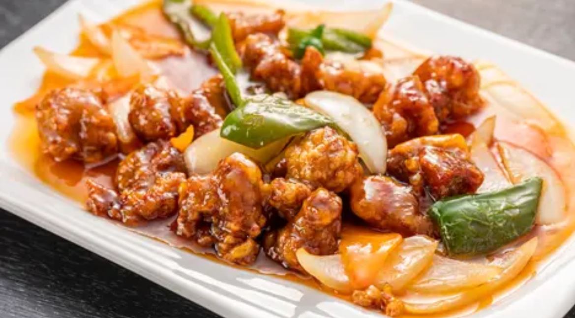 Resep ayam asam manis ala Solaria, cepat dimasak dan rasanya gacor! Cocok jadi menu andalan rumahan yang praktis dan menggugah selera.