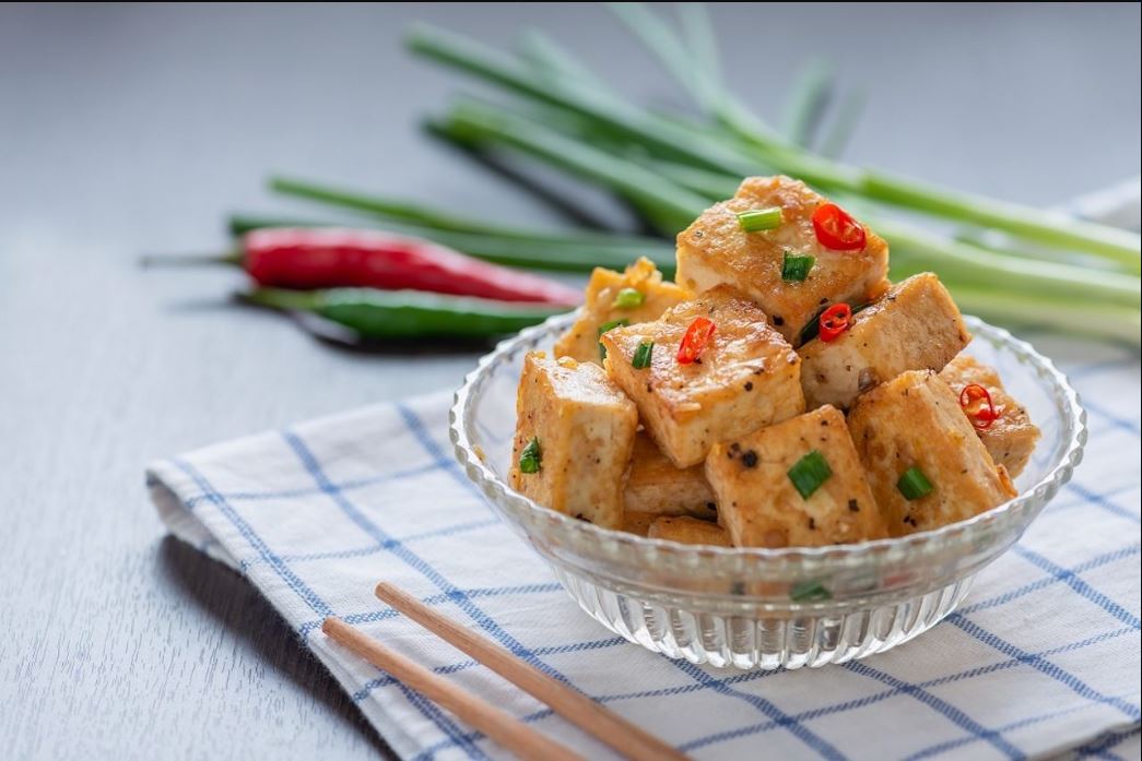 Mau tahu goreng yang nggak biasa? Coba resep tahu cabe garam ini&mdash;gurih, renyah, pedasnya pas, seenak masakan restoran!