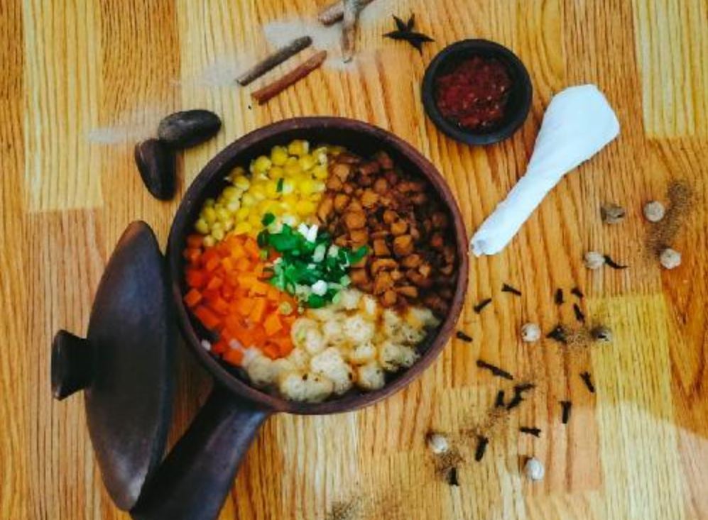 Yuk cobain bubur bakar claypot yang lagi viral: gurih, wangi asap, dan super unik!