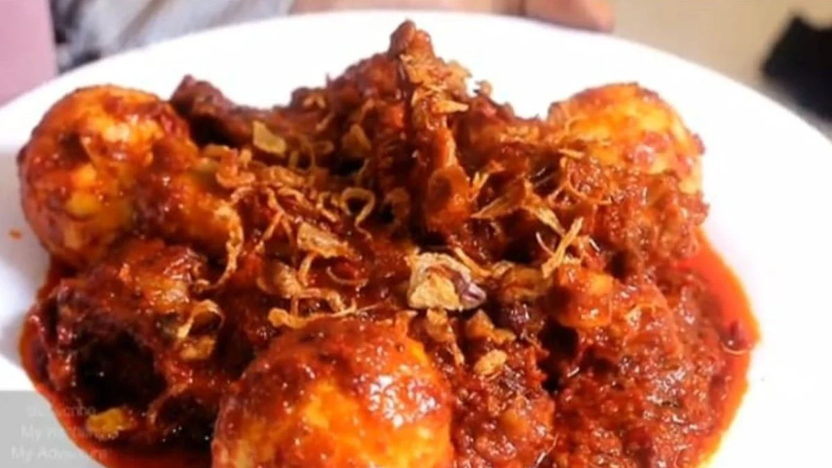 Ilustrasi Ayam Masak Bom