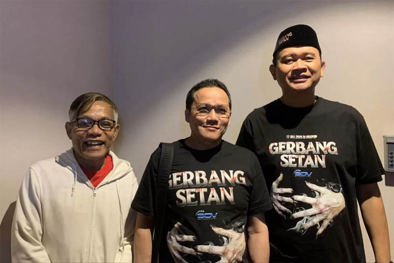 Cak Lontong bersama sutradara Toto Hoedi dan produser film Horor Gerbang Setan Dudi S.