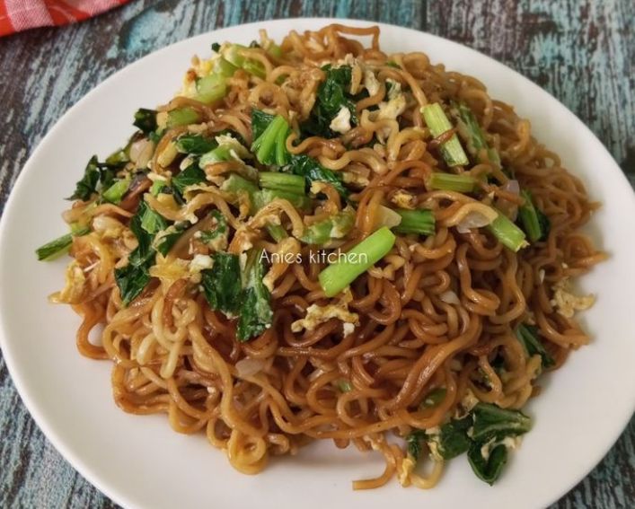 Ilustrasi mie goreng telur homemade.