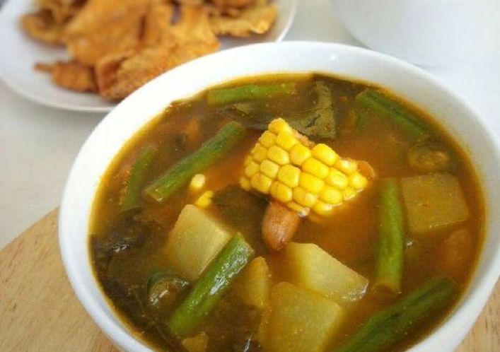 Ilustrasi sayur asem sedap kaldu daging.