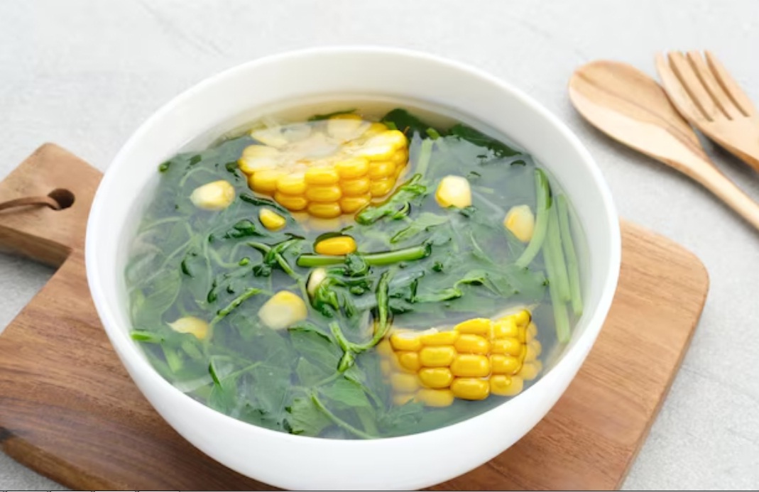 Ilustrasi sayur bening bayam jagung.