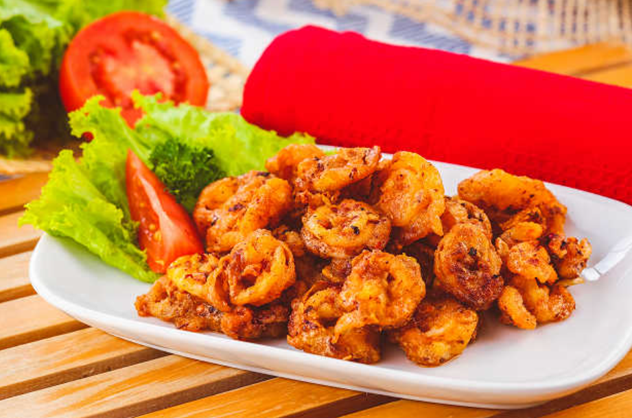 Cumi crispy + saus telur asin = duo maut yang bikin perut bahagia!