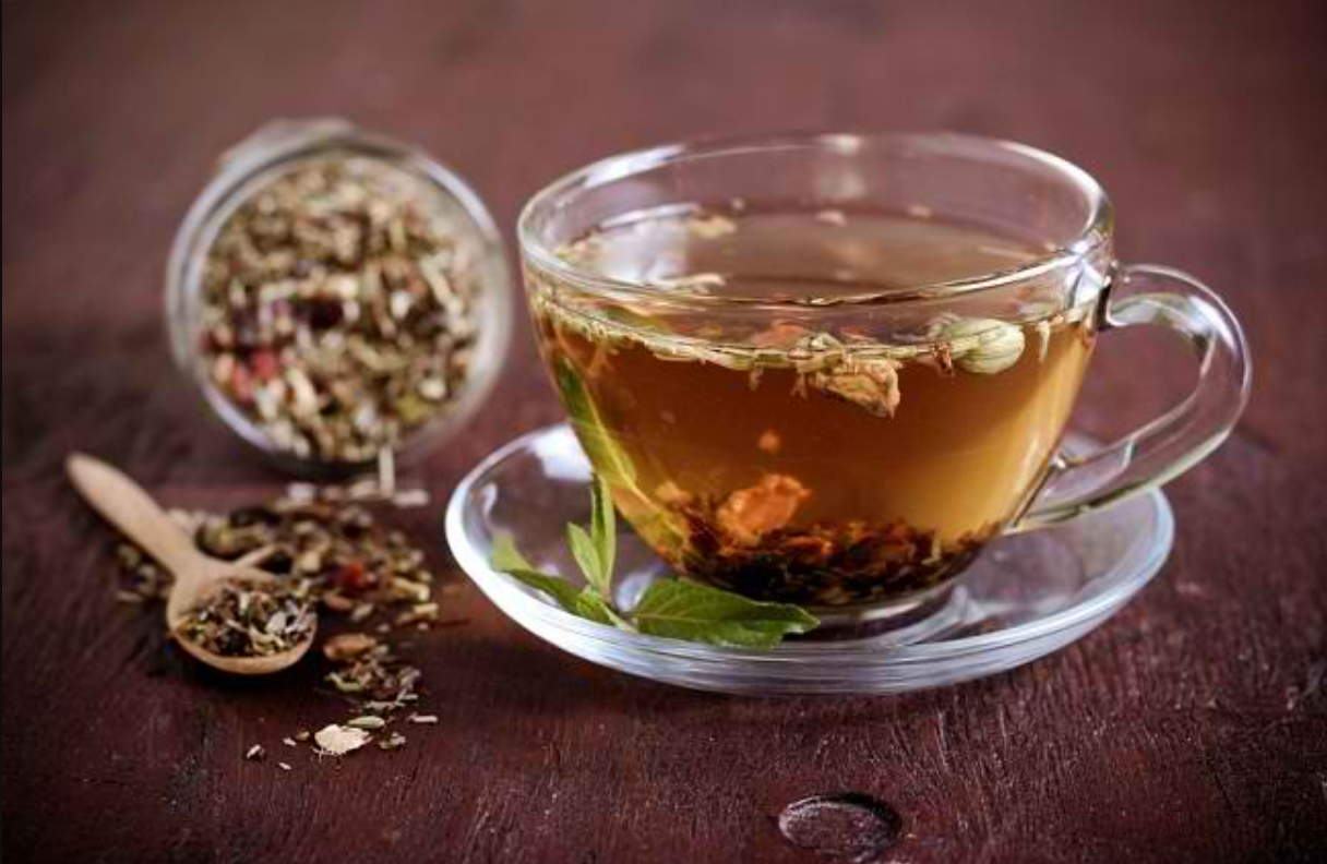 Coba 5 minuman sehat ini biar imunitas tetap terjaga! Dari teh kunyit sampai smoothie segar, semua alami!