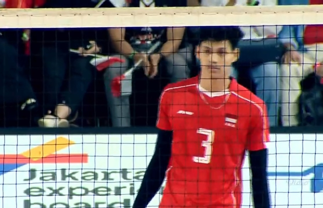 Boy Arnez dalam sebuah laga bersama timnas.