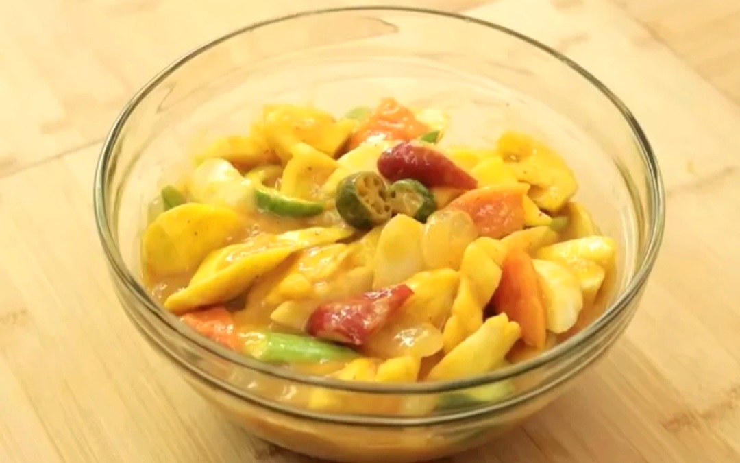 Rujak mangga kuweni Aceh, segar dan aromatik.