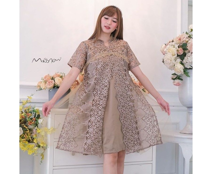 Ilustrasi dress menyamarkan perut buncit.