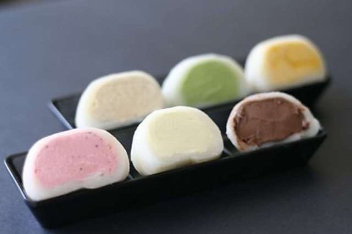 Ilustrasi perbedaan mochi Jepang dan Indonesia.