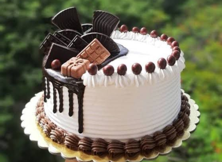 Kue ulang tahun lezat dapat dibuat di dapur sendiri.