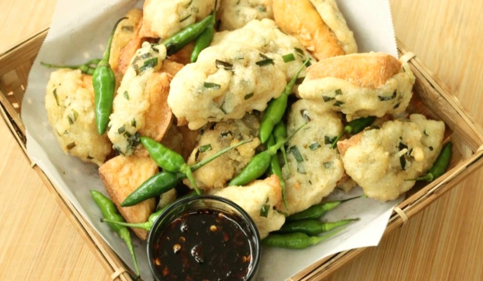 Tahu aci jadi jajanan kaki lima favorit semua umur.