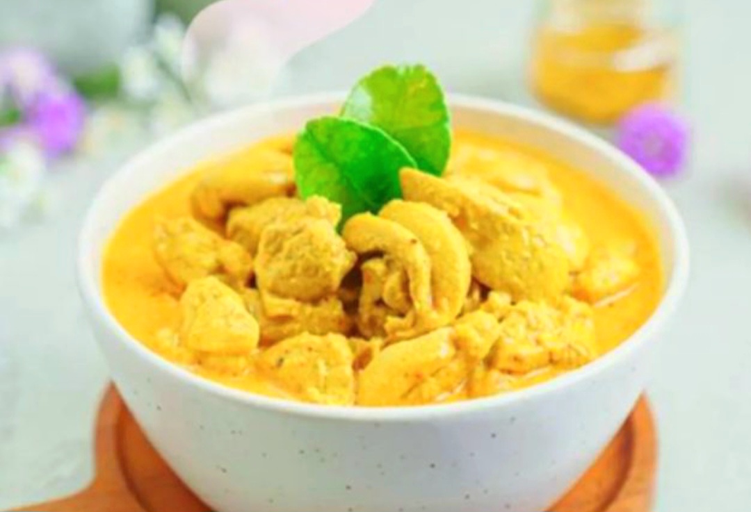 Gulai ayam Chef Devina Hermawan lezat dan gurih.