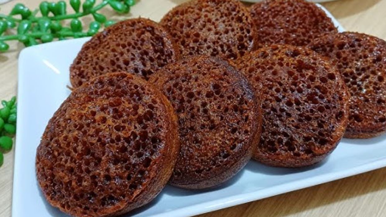 Kue sarang semut mini.