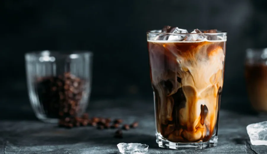 Ilustrasi Kopi Yogurt ala Vietnam
